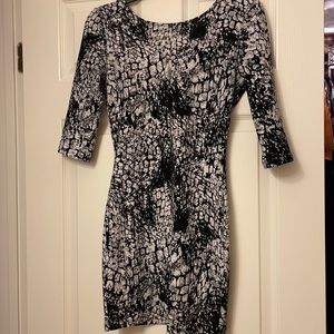 Black and white low scoop back, small